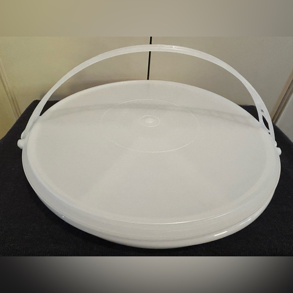 Tupperware 12" Round 405-1 cake Pie Veggie Carrier/Keeper W 224-9 Lid White Nice